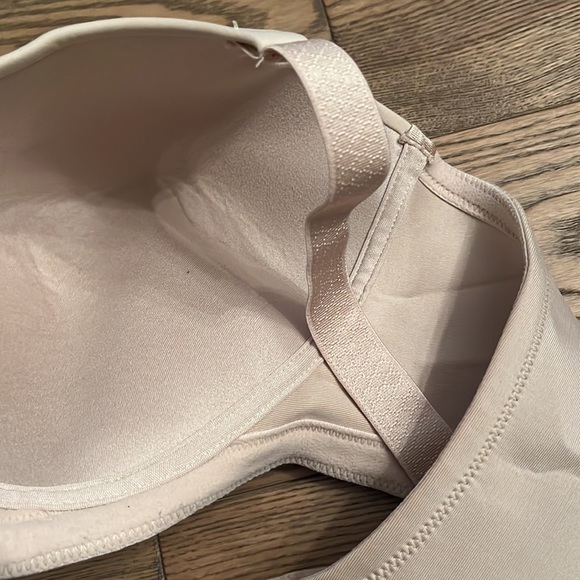 Vanity fair  nude bra  size 44B - Picture 5 of 7